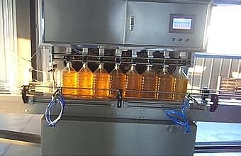 食用油灌裝機(jī)精度的提升是東泰不懈努力的結(jié)果